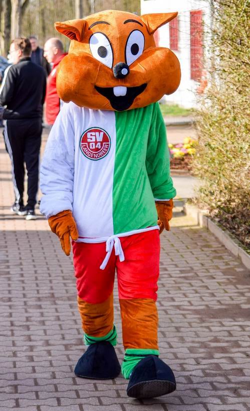 Bobbi Maskottchen der SV Langendreer 04 läuft